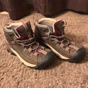 Keen hiking boots - Size 7